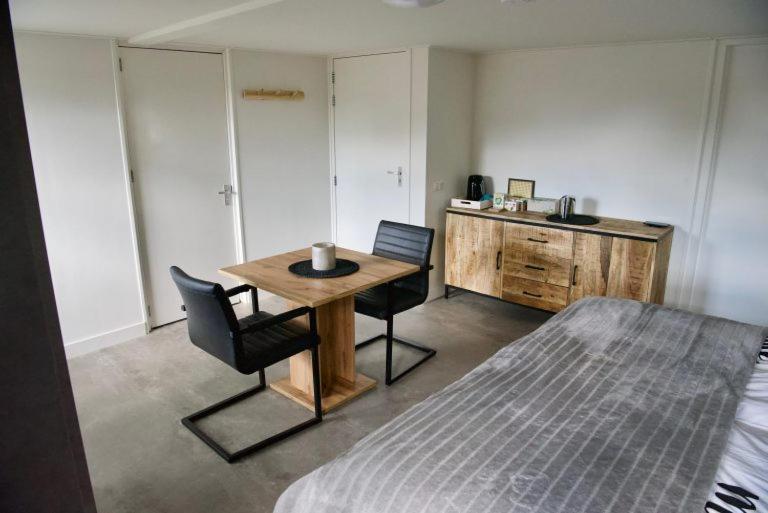 Bed and Breakfast De Slaapmuts Winsum  Экстерьер фото